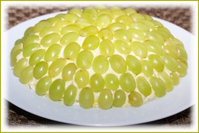 Салат "Тиффани" с виноградом и сыром