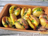 Фото к рецепту: Картошка с колбаской и сыром (в духовке)