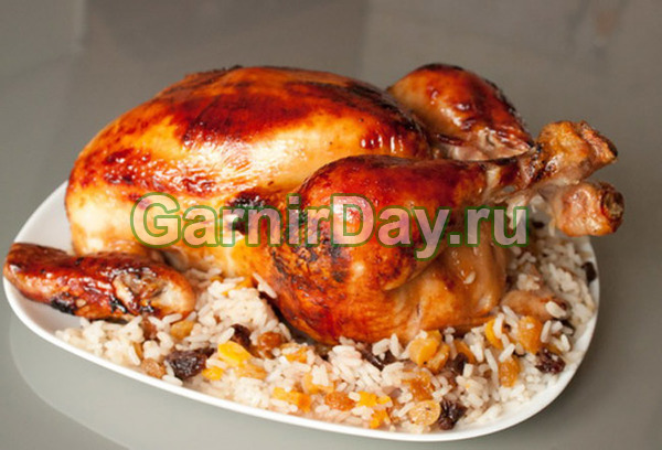Курица, фаршированная рисом и сухофруктами