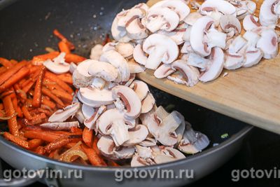 Морковь тушеная с грибами, Шаг 04