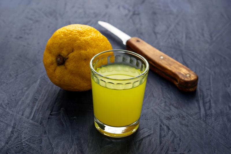 Домашний лимончелло на спирту не должен быть прозрачным