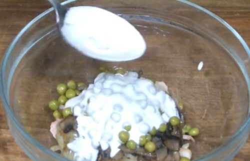 Как приготовить салат с креветками и шампиньонами