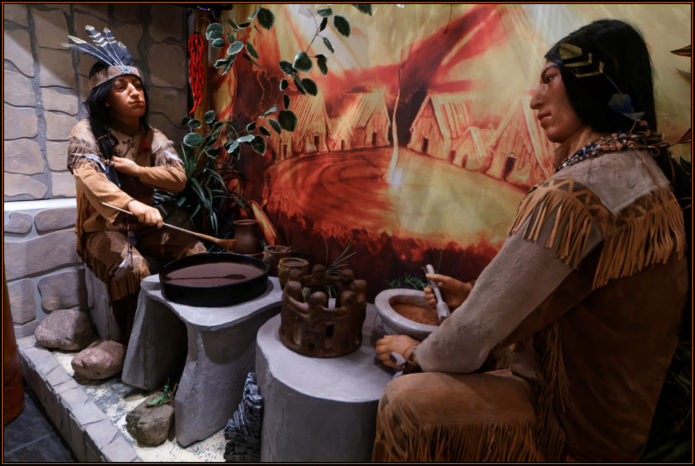 Экспозиция с индейцами, занимающимися приготовлением шоколада