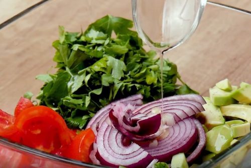 Как приготовить вкусный овощной салат с авокадо