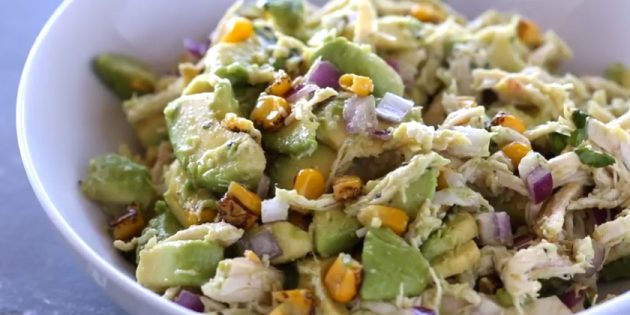 Рецепты: Салат с авокадо, курицей и кукурузой