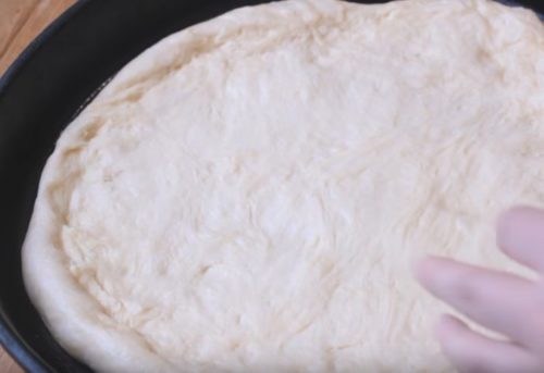Как приготовить пышную домашнюю пиццу в духовке