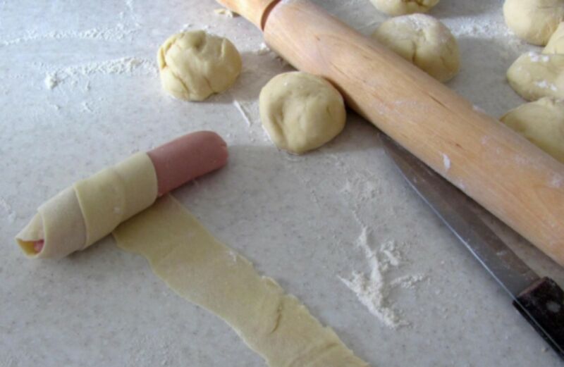 Сосиски в тесте — 6 рецептов приготовления в духовке этап 6