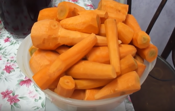 морковь по-корейски 3 чистим морковь