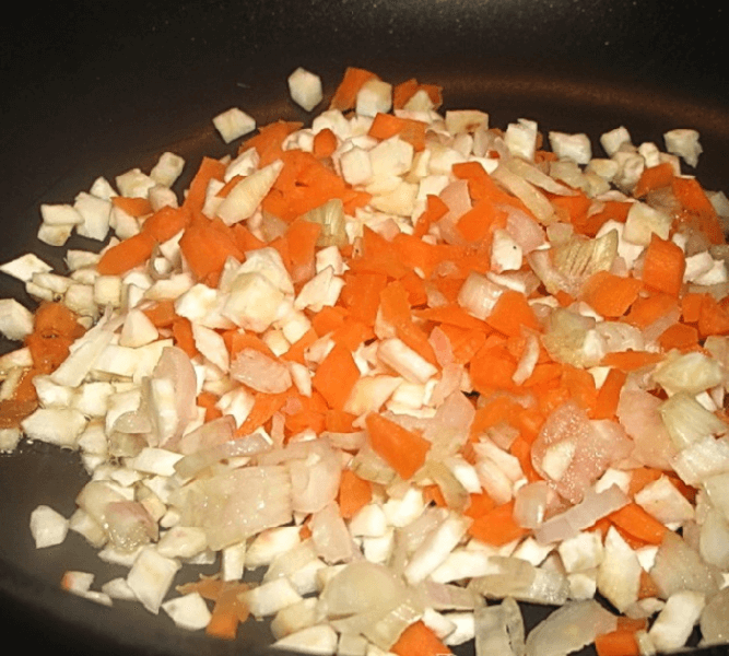 Для поджарки лук и морковка