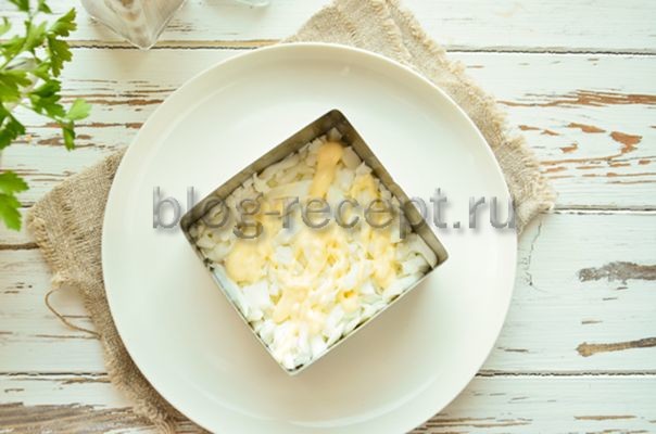 Салат мимоза с рисом – классический рецепт с фото с консервами и сыром