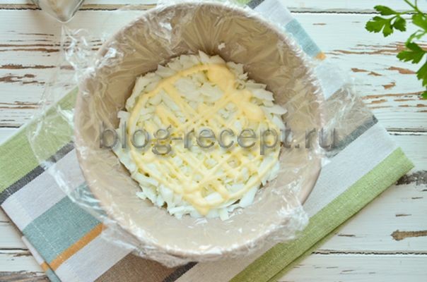 Салат мимоза с рисом – классический рецепт с фото с консервами и сыром