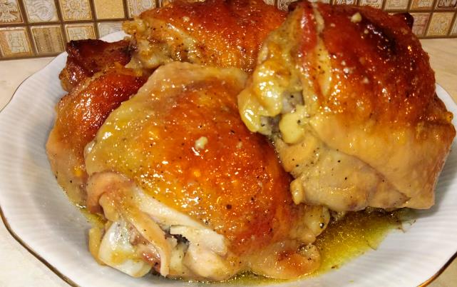 Самый вкусный рецепт приготовления куриных бедрышек в духовке с хрустящей корочкой