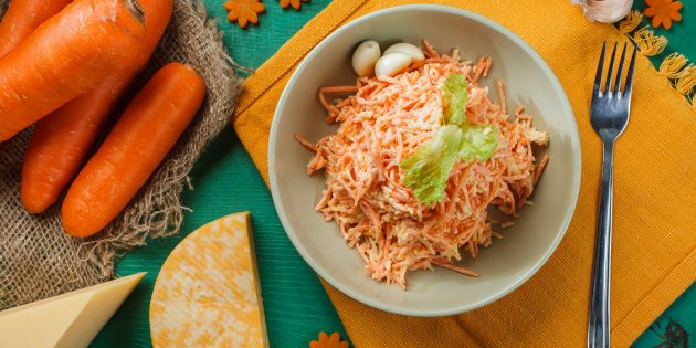 Простые рецепты салатов: салат из моркови, сыра и чеснока
