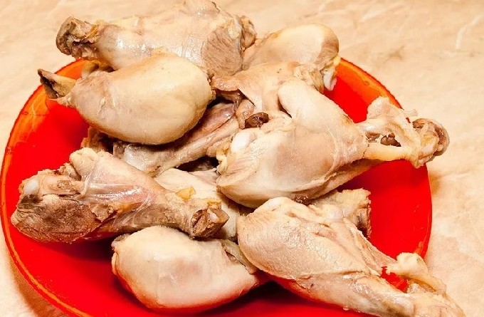 Салаты из курицы на Новый Год 2022: простые и вкусные рецепты на праздник