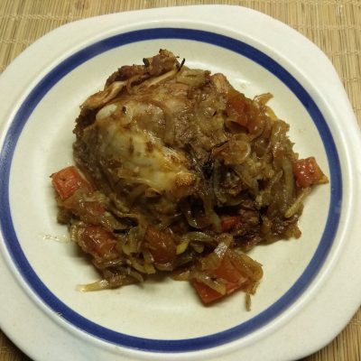 Куриные бедра, запеченные с помидорами в азиатском стиле - рецепт с фото