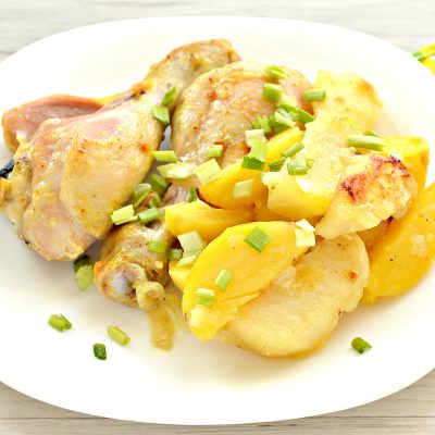 Тушеные куриные ножки с картофелем в духовке - рецепт с фото