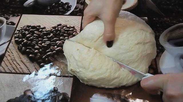 Дрожжевое тесто для пирожков как пух – 10 рецептов с пошаговыми фото