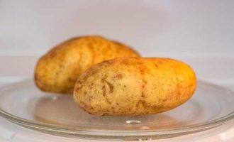 как запечь картошку в микроволновке фото 5