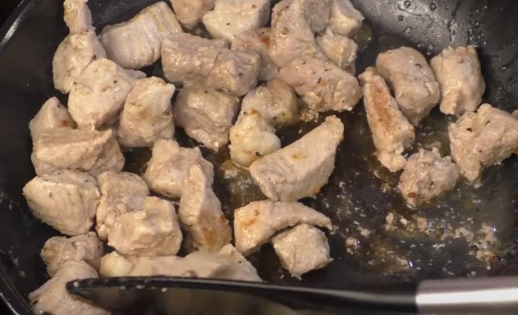 Мясо в горшочках с картошкой в духовке - 4 вкусных рецепта