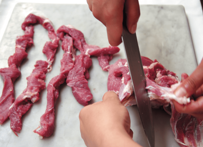 Как резать мясо для бефстроганов