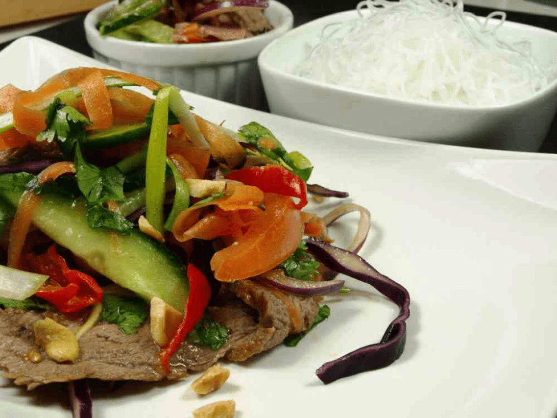Мясо по-тайски с овощами