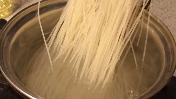 Как и сколько варить рисовую лапшу