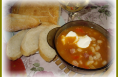 Ароматный и сытный фасолевый суп с копченостями