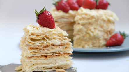 10 вкусных, простых и быстрых рецепта торта Наполеон: классика, со сгущенкой, быстрый